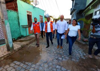 Governador sobrevoa e visita municípios do sul da Bahia afetados pelas chuvas e garante ações de apoio e reestruturação