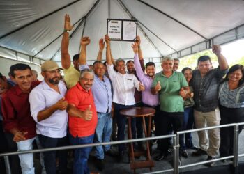 Última cidade da Bahia sem ligação asfáltica, Caetanos comemora pavimentação de trecho da BA-959