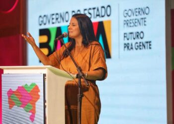 Durante seminário, SEC avalia ano letivo 2024 e premia escolas que foram destaque na gestão de aprendizagem