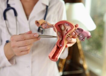 No Dia Internacional da Luta contra Endometriose, ginecologista alerta para sintomas; doença atinge mais de 7 milhões de mulheres no Brasil
