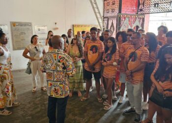 Estudantes de colégio estadual de Juazeiro conhecem a história de meio século do Ilê Aiyê