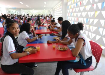 Salvador 476 anos: programas garantem permanência escolar e mudam vidas de estudantes baianos