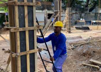 Obras de construção e revitalização de escolas estaduais impulsionam geração de empregos e movimentam economia da Bahia