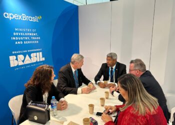 Jerônimo leva potencial energético da Bahia para maior evento do mundo sobre hidrogênio verde