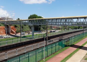 Nova passarela da Avenida Paralela melhora mobilidade de moradores de Mussurunga e do Bairro da Paz