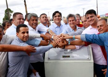 Governador entrega pavimentação, infraestrutura urbana e obras de desenvolvimento em Itaquara