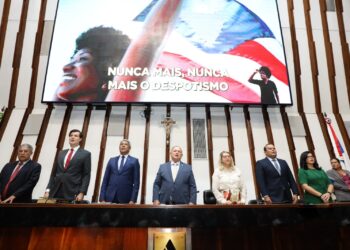 Governador entrega à Alba projeto de lei que institui o programa Bahia Pela Paz