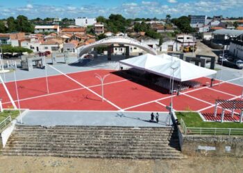 Governo reforça compromisso com a educação durante entrega de colégio estadual em Carinhanha