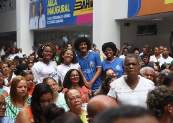 Em Conceição do Jacuípe, início do ano letivo 2025 da rede estadual é marcado por entrega de escola de tempo integral, ônibus escolar e anúncios para a educação