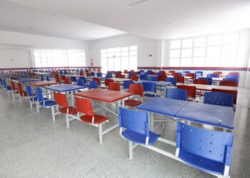 Investimento em novas escolas deve ultrapassar um bilhão de reais, anuncia governador em abertura do ano letivo em Feira de Santana