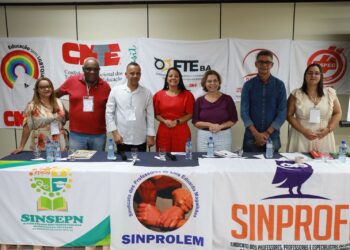 Com apoio da SEC, evento reúne educadores para discutir financiamento e planos de carreira