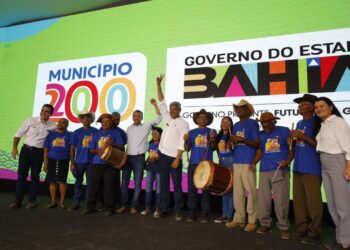 Na ducentésima cidade visitada, Jerônimo lança ações de preservação do cerrado baiano e de proteção do meio ambiente em todo o estado