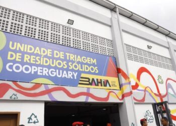Catadores de material reciclável ganham primeiro galpão de triagem em Salvador