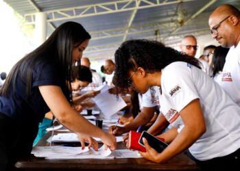 Governo do Estado certifica 500 trabalhadores dos cursos preparatórios para seleção da BYD