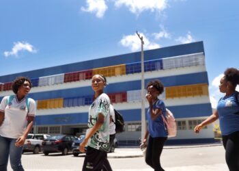 Bahia reduz taxa de abandono escolar de 11,5% em 2021 para 5,4% em 2023