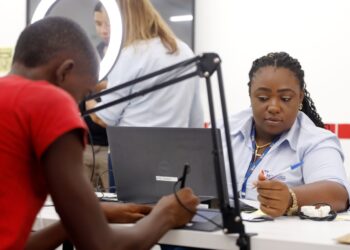 Nova Carteira de Identidade Nacional é emitida durante o programa “Férias na Escola” para os estudantes da rede estadual de ensino