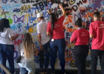 Grafite ganha destaque no encontro da rede estadual da Educação, em Salvador