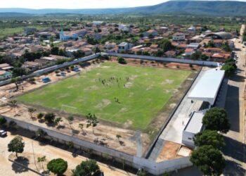 Reforma do Estádio Municipal de Cordeiros garante futuro promissor para jovens jogadores da cidade