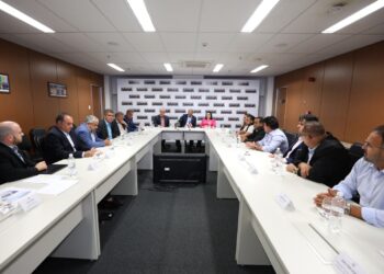 Governador autoriza licitações para pavimentação de trecho da BA-262 e aterros na BA-263, em Vitória da Conquista