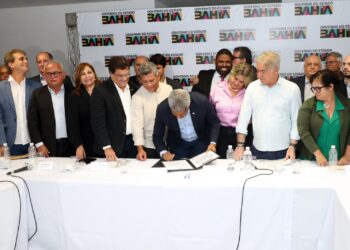 Jerônimo Rodrigues anuncia licitações para infraestrutura e iluminação pública em Feira de Santana