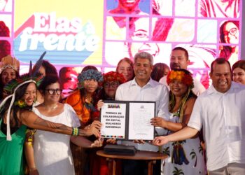 “Meu compromisso é garantir orçamento para assegurar direitos às mulheres”, reforça governador, após assinar políticas públicas em evento do 8 de março