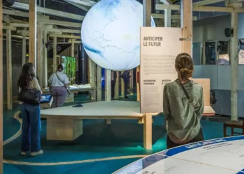 Temporada França-Brasil provoca com obras sobre IA, clima e trabalho