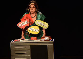 Aleluia entra em cena arrancando gargalhadas do público no Teatro Módulo