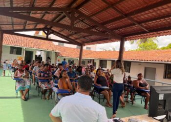 Projeto “Escola e Família: caminhando de mãos dadas” promove diálogo e acolhimento nas escolas municipais de Lauro de Freitas