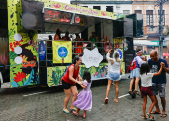 Forró e marchinhas antigas divertem famílias durante Furdunço no Campo Grande