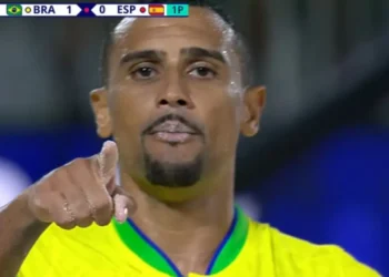 Futebol de Areia: Brasil goleia Espanha e avança para semifinal da Copa do Mundo