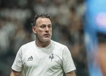 Gabriel Milito é demitido e deixa o comando do Atlético-MG após derrota para o Vasco no Brasileirão