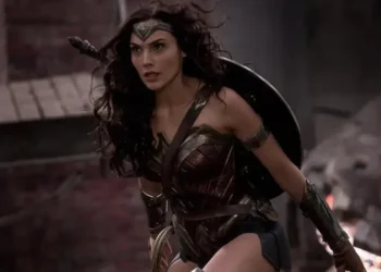 Gal Gadot diz que perdeu visão e audição por causa de coágulo no cérebro