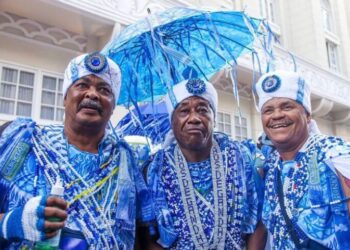 Bloco Afoxé Filhos de Gandhy lança fantasia do Carnaval 2024 nesta quinta (25)