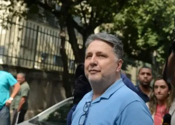 Ex-governador Anthony Garotinho é internado no Rio após dores no peito