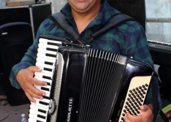 Sanfoneiro Gel Barbosa esquenta Salvador com série de shows de forró
