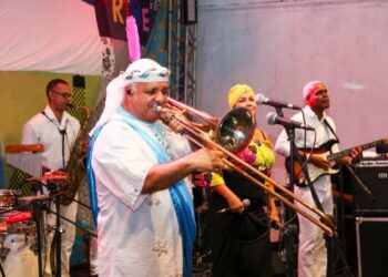 Gerônimo faz show na Escadaria do Passo antes do carnaval