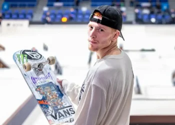 Skate street: Giovanni Vianna é prata e Rayssa fica em 4º em Sidney