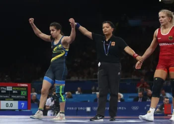 Giullia Penalber avança e luta pelo bronze no wrestling nesta sexta