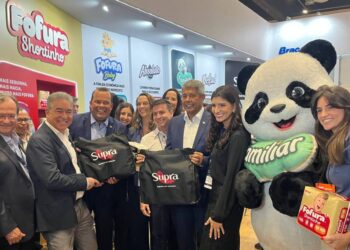 Governador da Bahia visita estande da Bracell Papéis na Superbahia