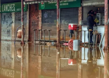 Nível do Guaíba cai 16cm em 11 horas, mas segue acima de 4 metros