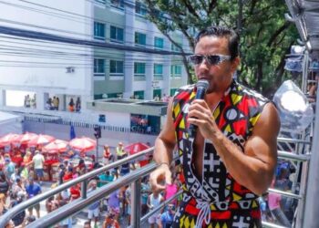 Guig Ghetto completa 20 anos de folia em trio sem cordas no Circuito Osmar
