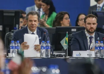 Haddad quer proposta “ambiciosa” para taxação de super-ricos