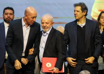 Haddad pede que eleitores se mobilizem por reforma do Imposto de Renda