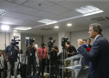 Tesouro dos EUA procura Haddad para agendar reunião sobre tarifaço