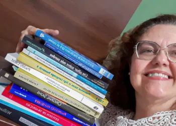 Pesquisadora surda defende doutorado em Libras na UFRJ