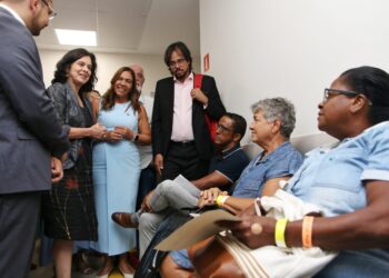 Ministra da Saúde visita Hospital Ortopédico da Bahia, primeira unidade do estado a ser habilitada no Programa Mais Acesso a Especialistas