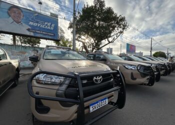 Entregas de DEAM da PC e viaturas da PM reforçam Segurança Pública em Feira de Santana