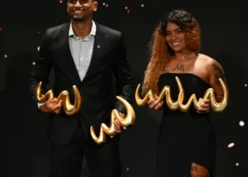 Rodrigo Soares e Adriele Rocha são eleitos os melhores do mundo no futebol de areia