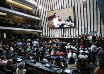 Adolfo Menezes destaca o papel da mulher nos espaços de poder na Bahia