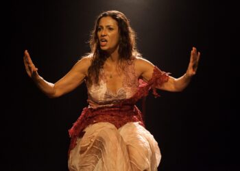 Cyria Coentro faz curta temporada do monólogo, Love, no Teatro Molière, a partir de 05 de julho